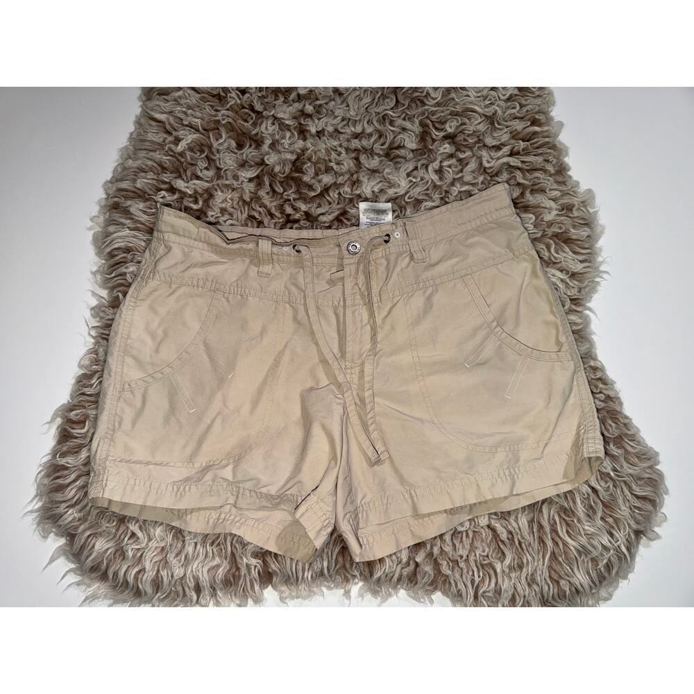 Columbia women’s tan light weight shorts - Picture 9 of 12